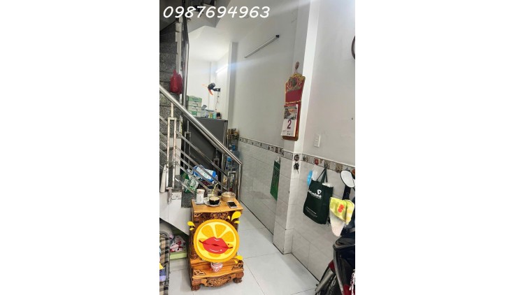 QUẬN 4, DIỆN TÍCH NHỎ VỪA Ở, GIÁ CŨNG NHỎ, GẦN MẶT TIỀN TIỆN DI CHUYỂN Q1, 3T TL